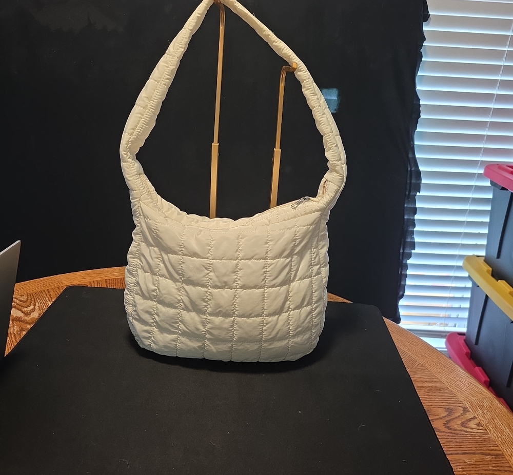 Quilted Shoulder Bag in Cream - Stylish Everyday Carry